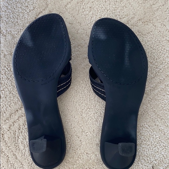 Stuart Weitzman size 7 Ladies Heels - Picture 3 of 3